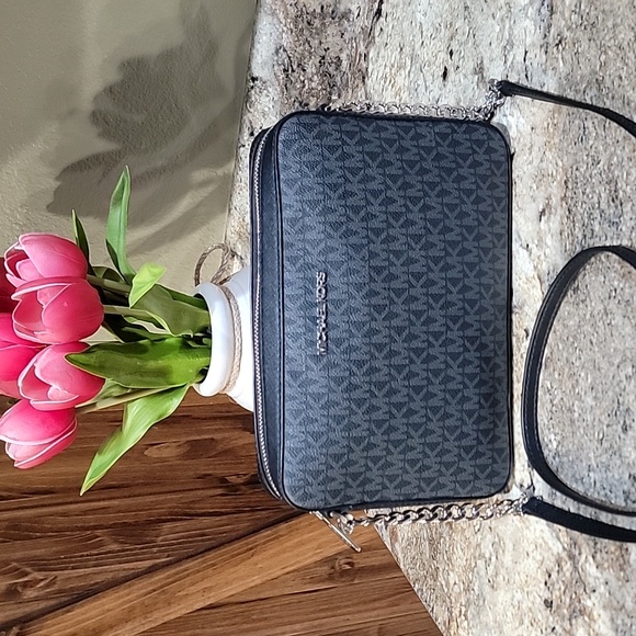 Michael Kors Handbags - Michael Kors NWOT Jet Set Black Large Crossbody Bag
